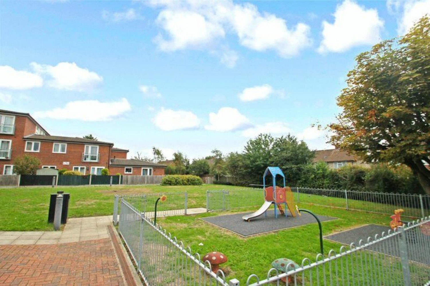 1 bedroom Flat for Letting Steeplechase Court, Northolt