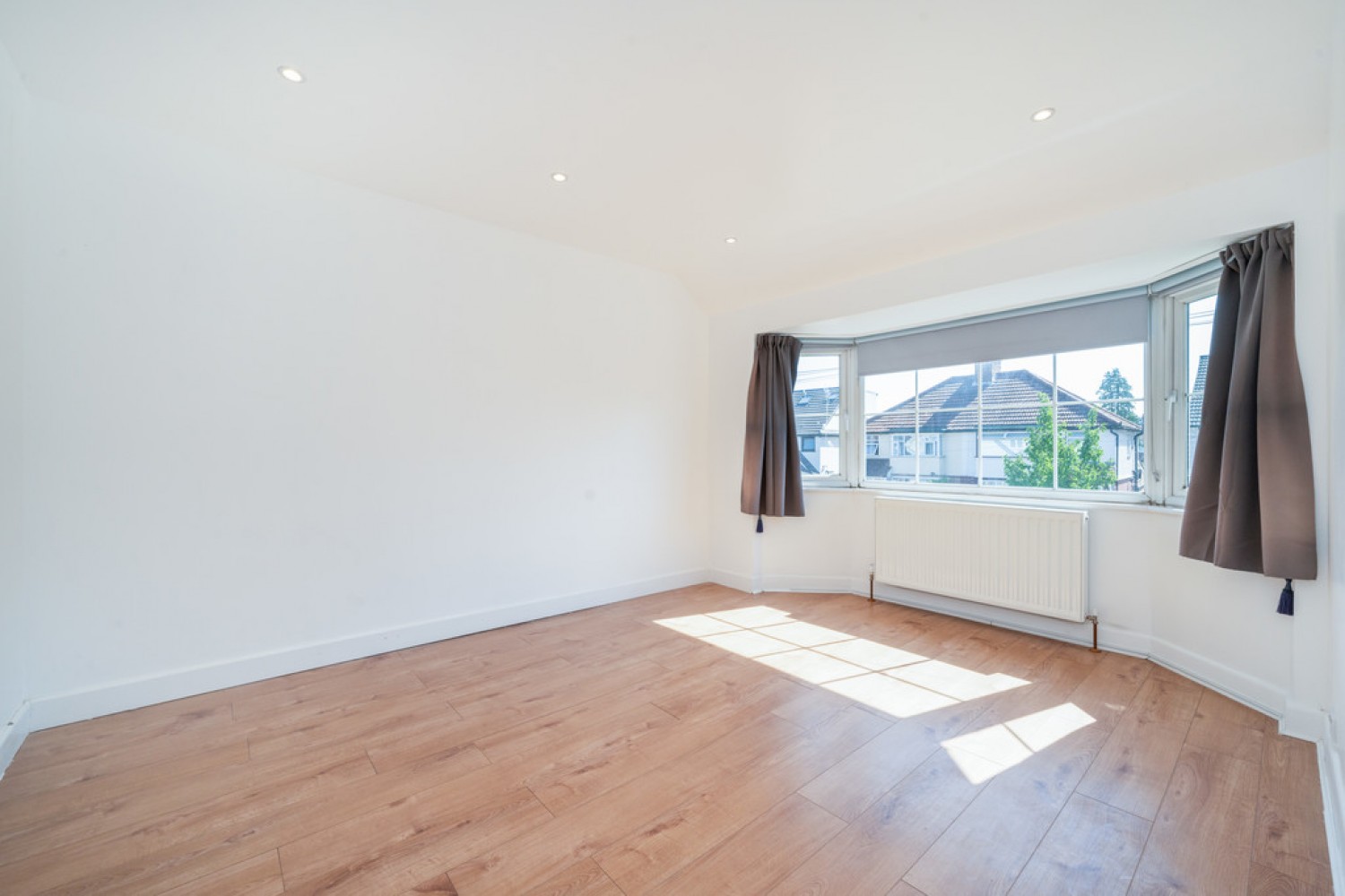 4 bedroom House for Letting Heston Avenue, Hounslow