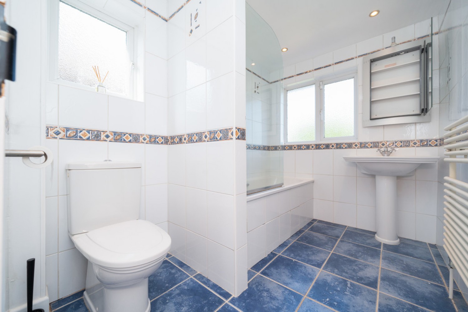 4 bedroom House for Letting Heston Avenue, Hounslow