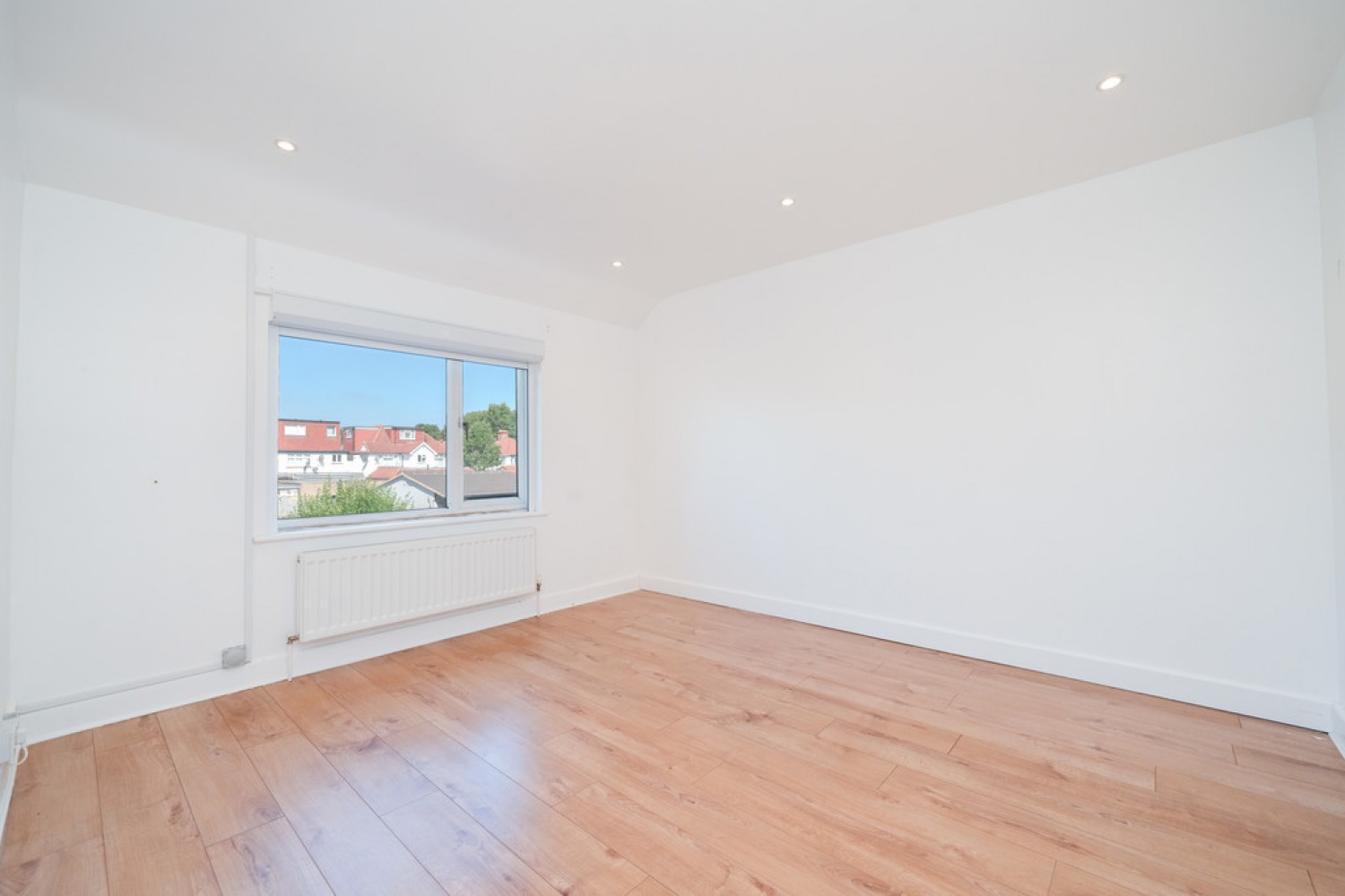 4 bedroom House for Letting Heston Avenue, Hounslow