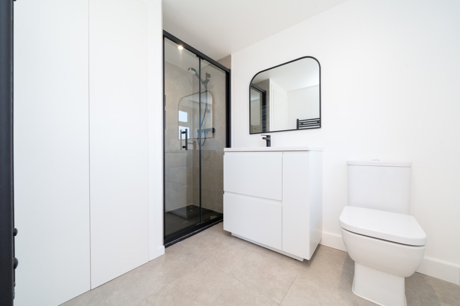 4 bedroom House for Letting Heston Avenue, Hounslow