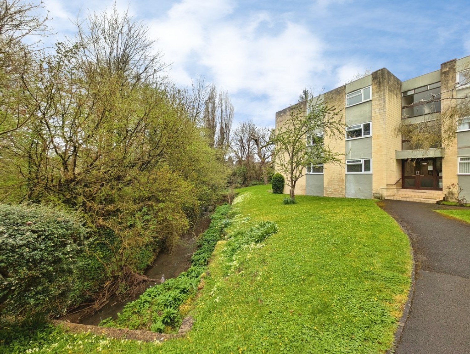 2 bedroom Flat for Letting Pitman Court, Larkhall