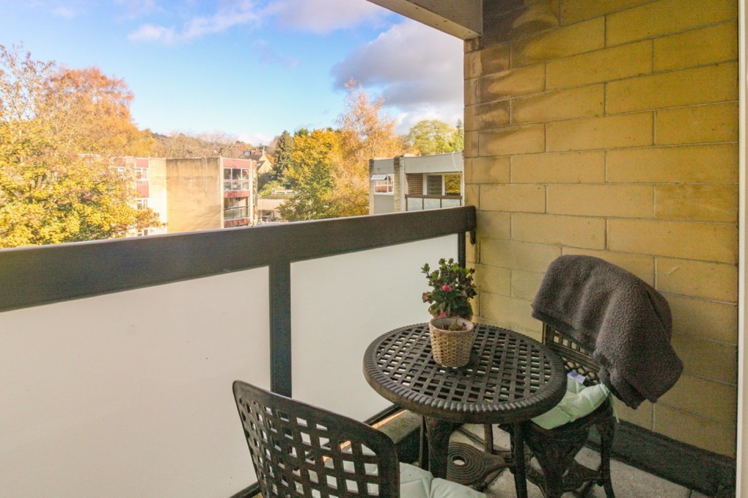 2 bedroom Flat for Letting Pitman Court, Larkhall