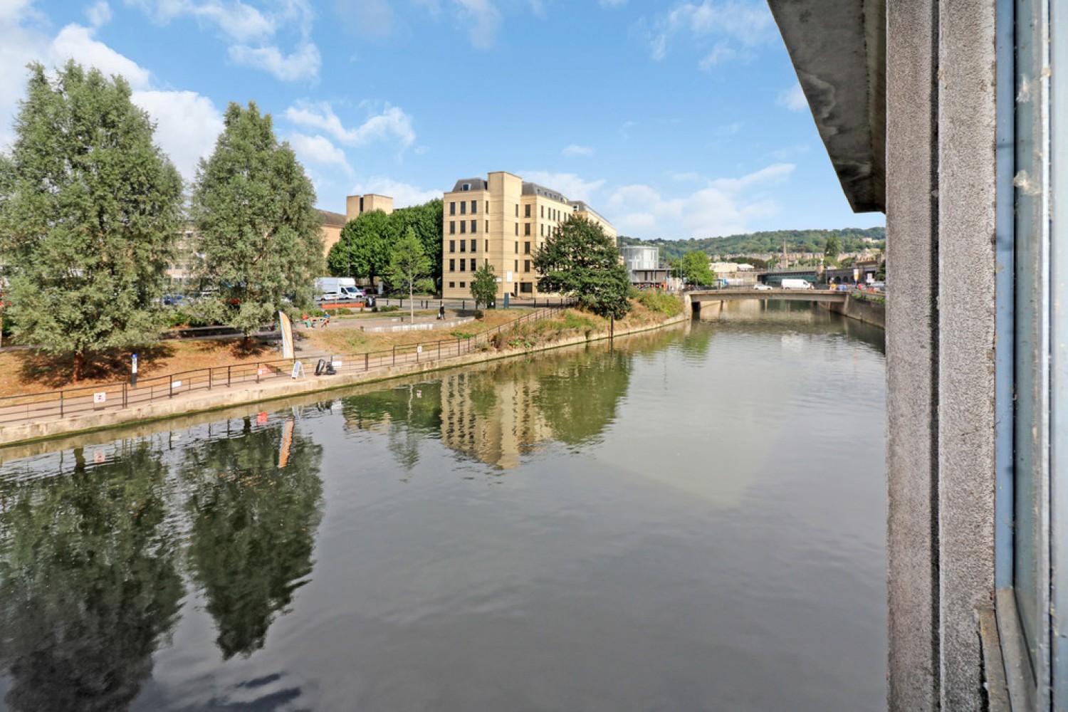 1 bedroom Flat for Letting Waterfront House, Lower Bristol Road