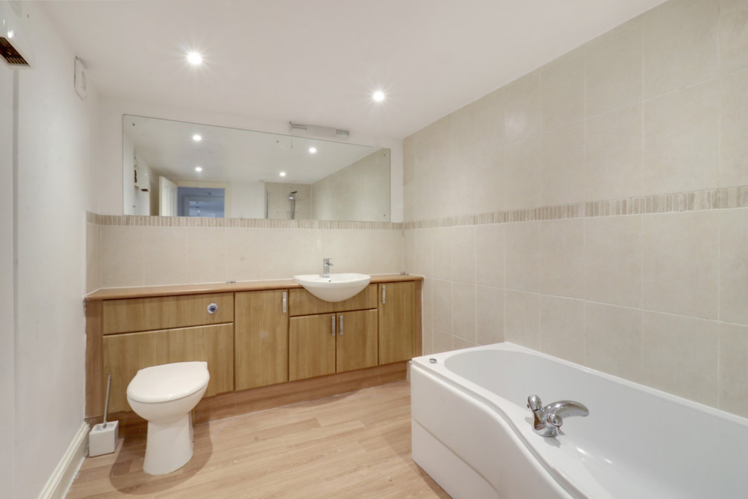 1 bedroom Flat for Letting Waterfront House, Lower Bristol Road