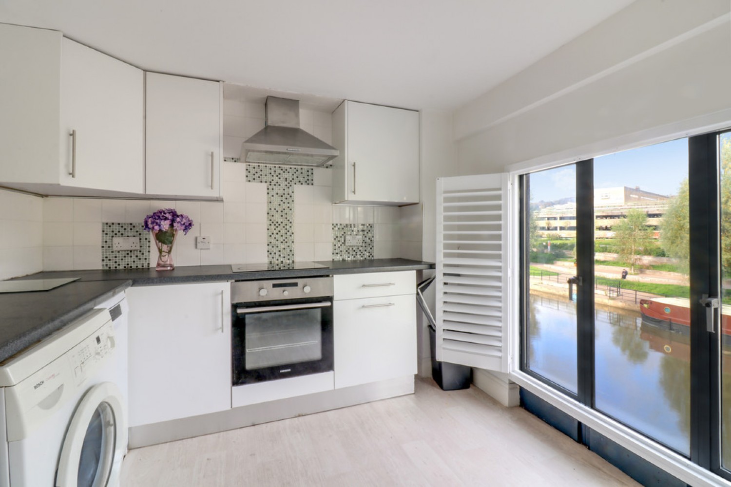 1 bedroom Flat for Letting Waterfront House, Lower Bristol Road