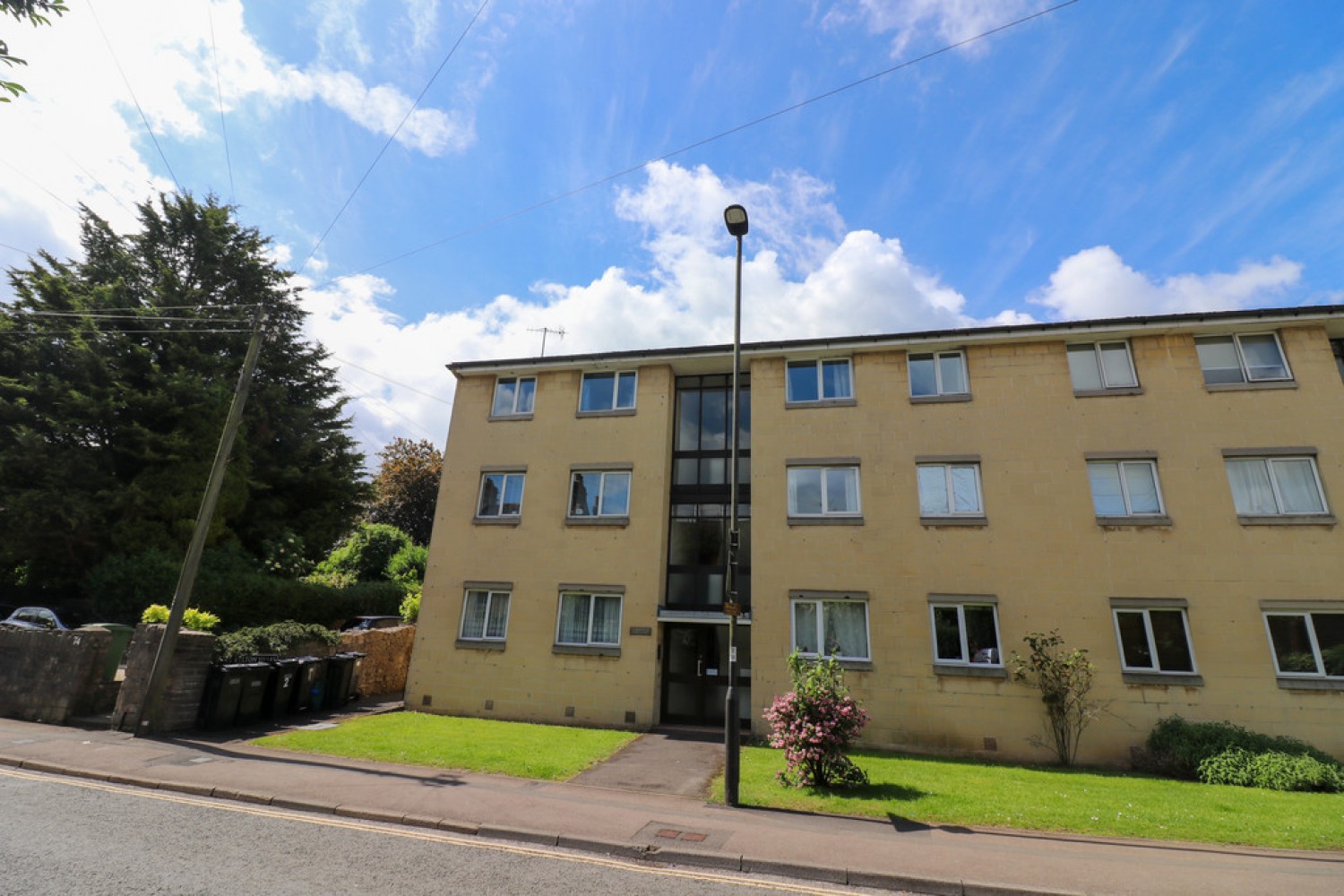 2 bedroom Flat for Letting Belton Court, High Street, Weston