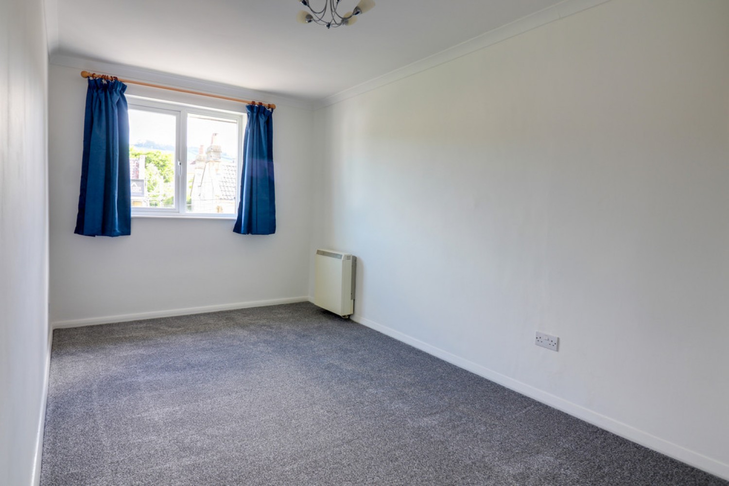 2 bedroom Flat for Letting Belton Court, High Street, Weston