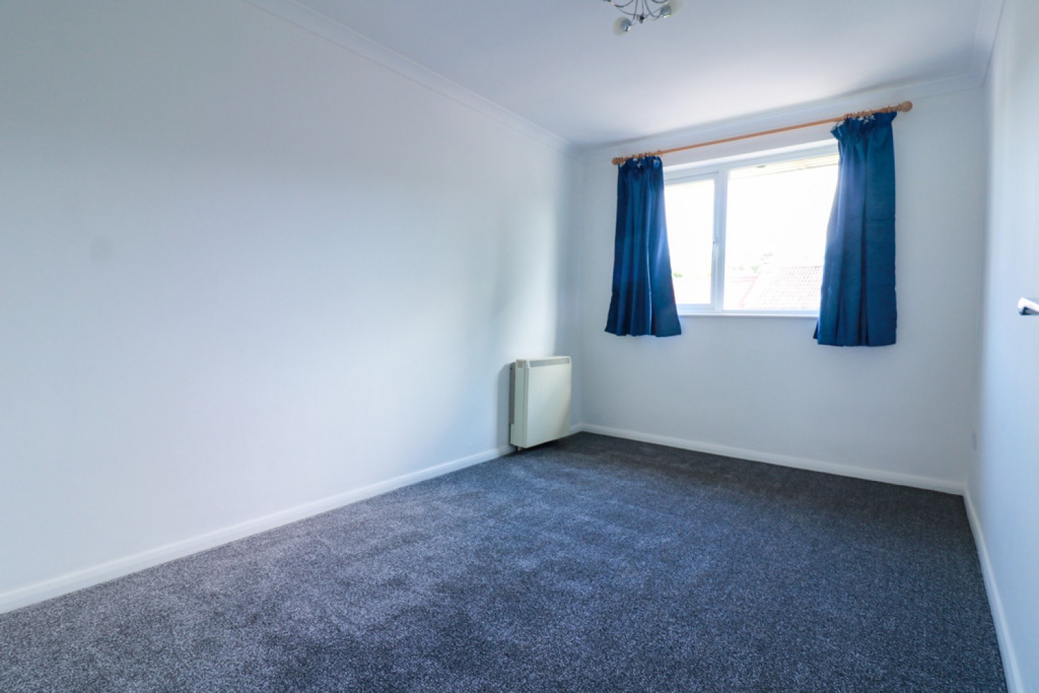 2 bedroom Flat for Letting Belton Court, High Street, Weston
