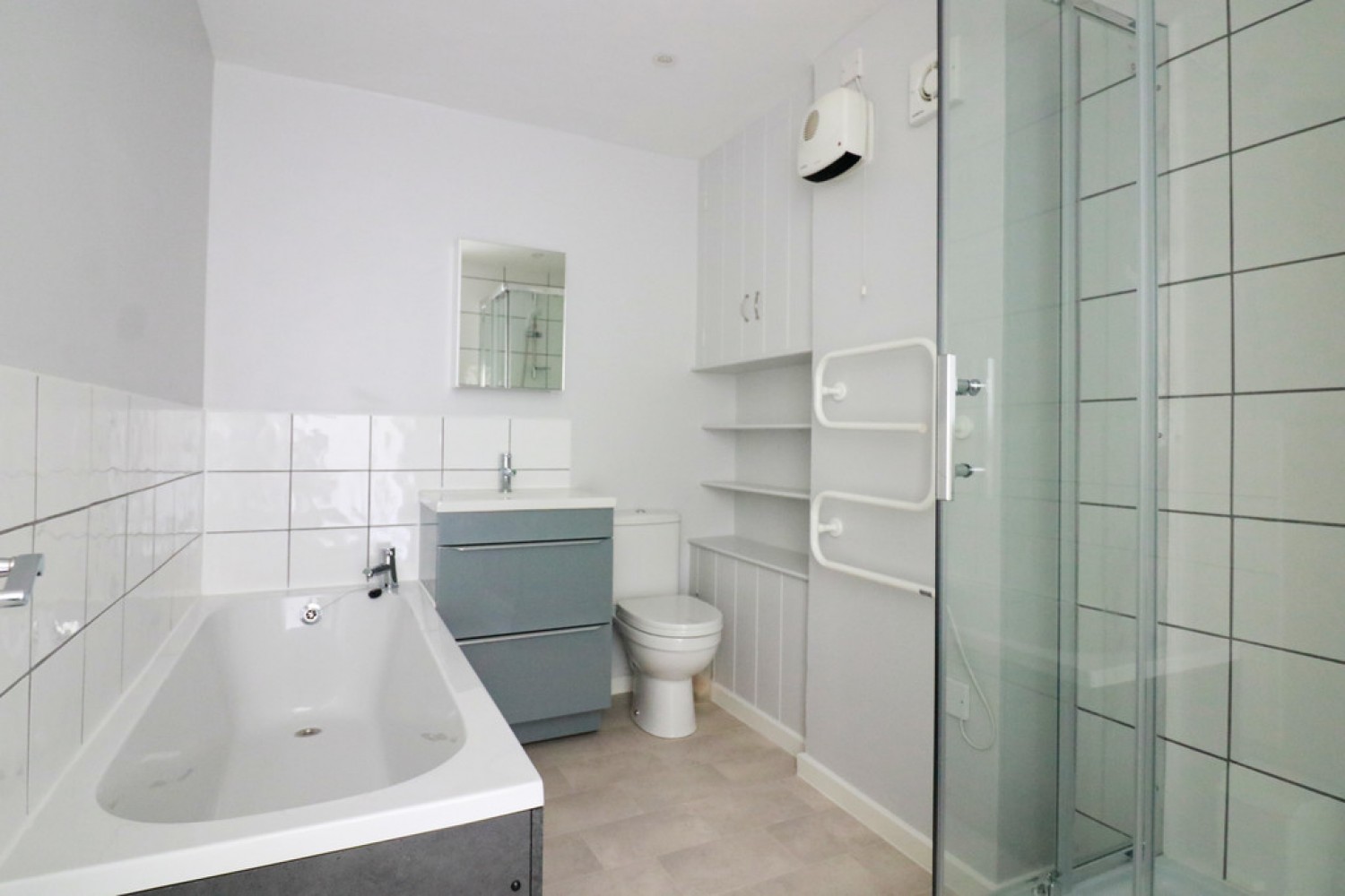 2 bedroom Flat for Letting Belton Court, High Street, Weston