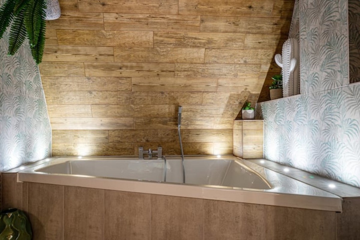 Kensington Chapel, Kensington Place