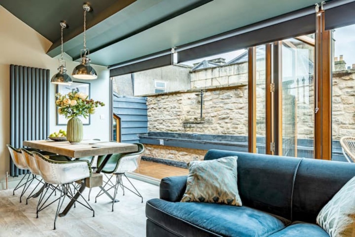 Kensington Chapel, Kensington Place