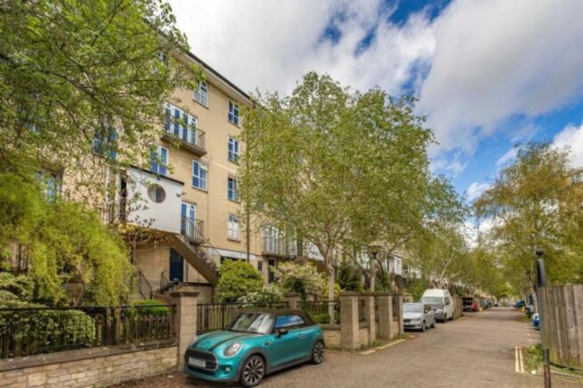 Saffron Court, Bath