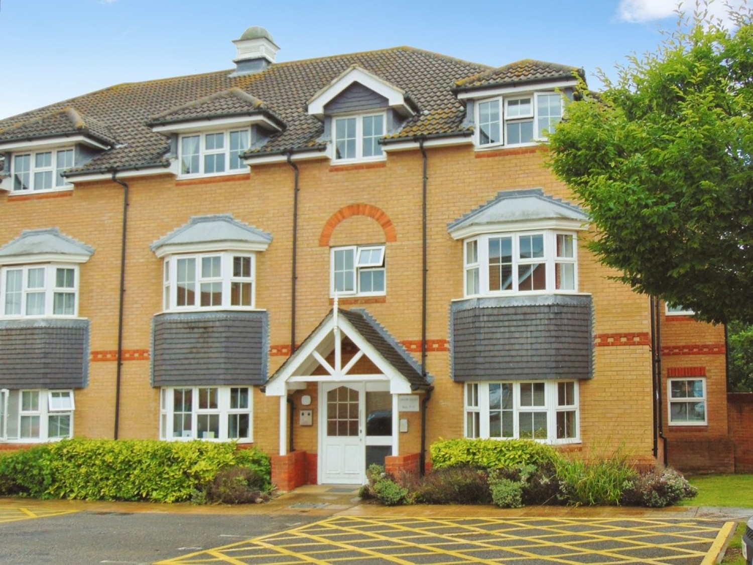 2 bedroom Flat for Letting Saxon Court, Kingsnorth, Ashford