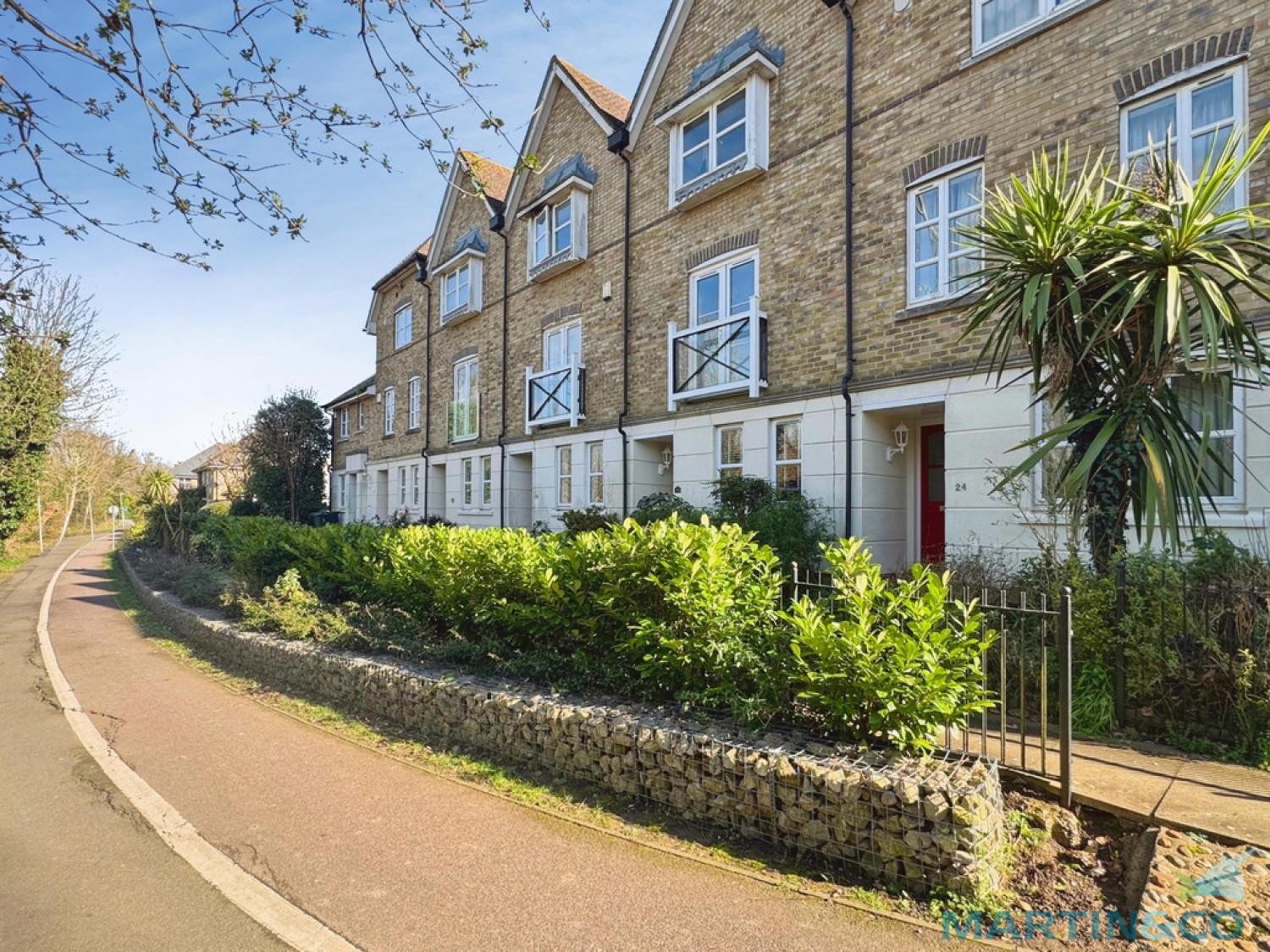 3 bedroom House for Letting Mill Court, Ashford