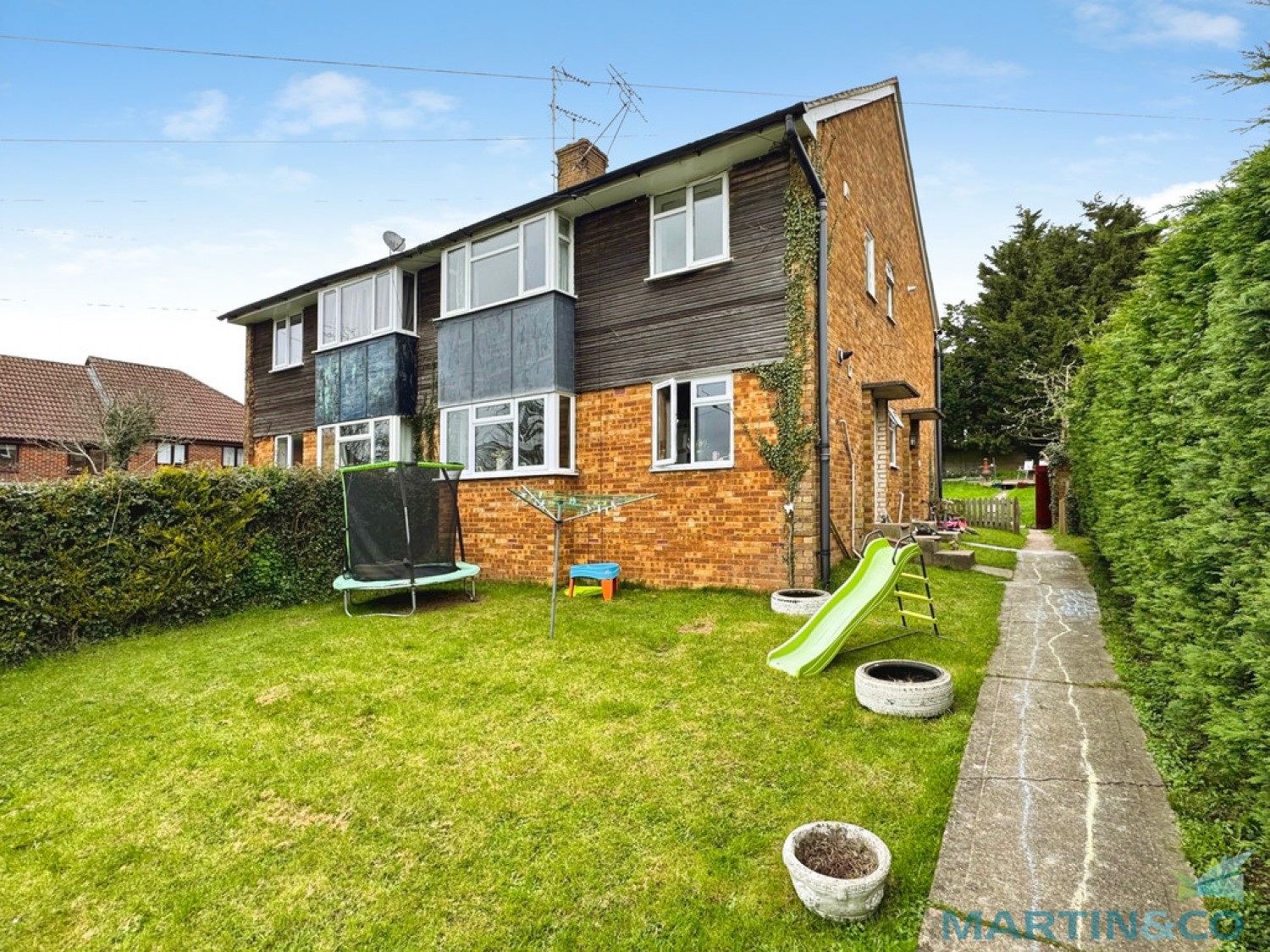 2 bedroom Flat for Letting Wayside Flats