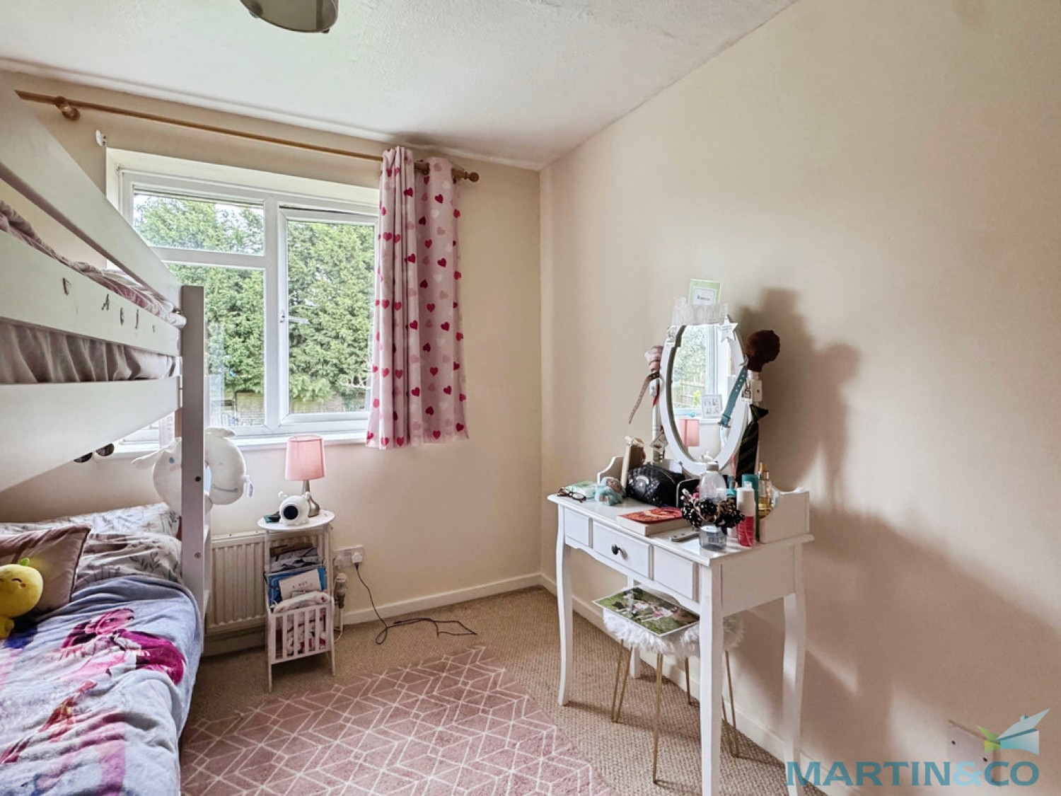 2 bedroom Flat for Letting Wayside Flats