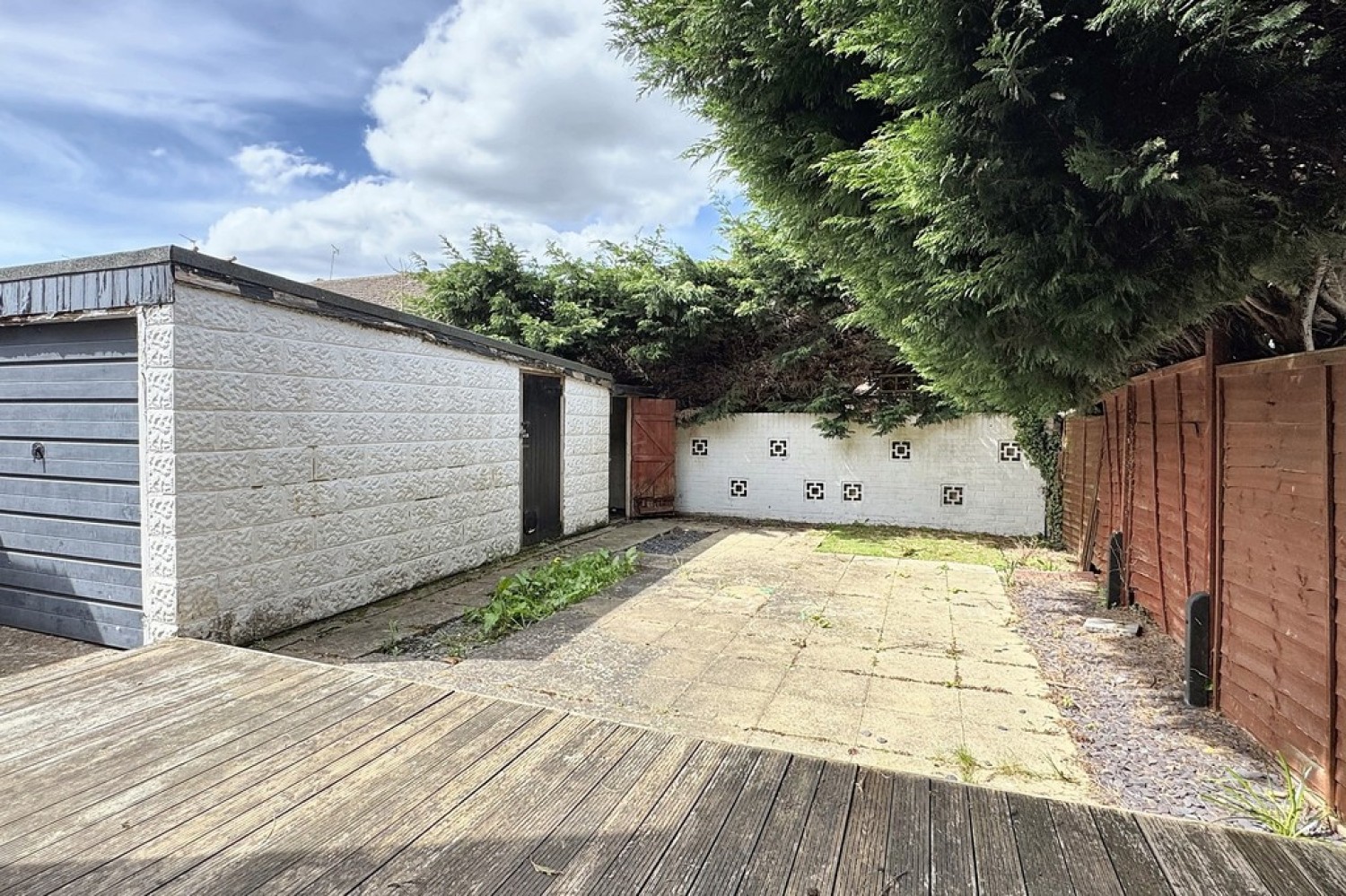 Chiltern End, Ashford