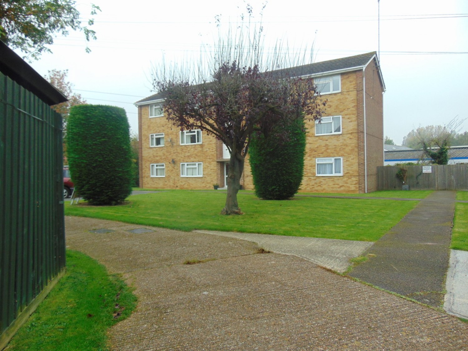 Canterbury Court, Wallis Road