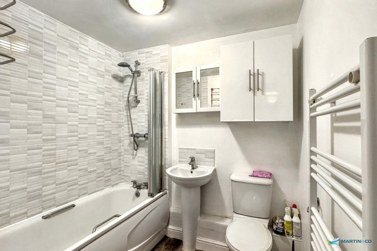 Sir Henry Brackenbury Road, Repton Park