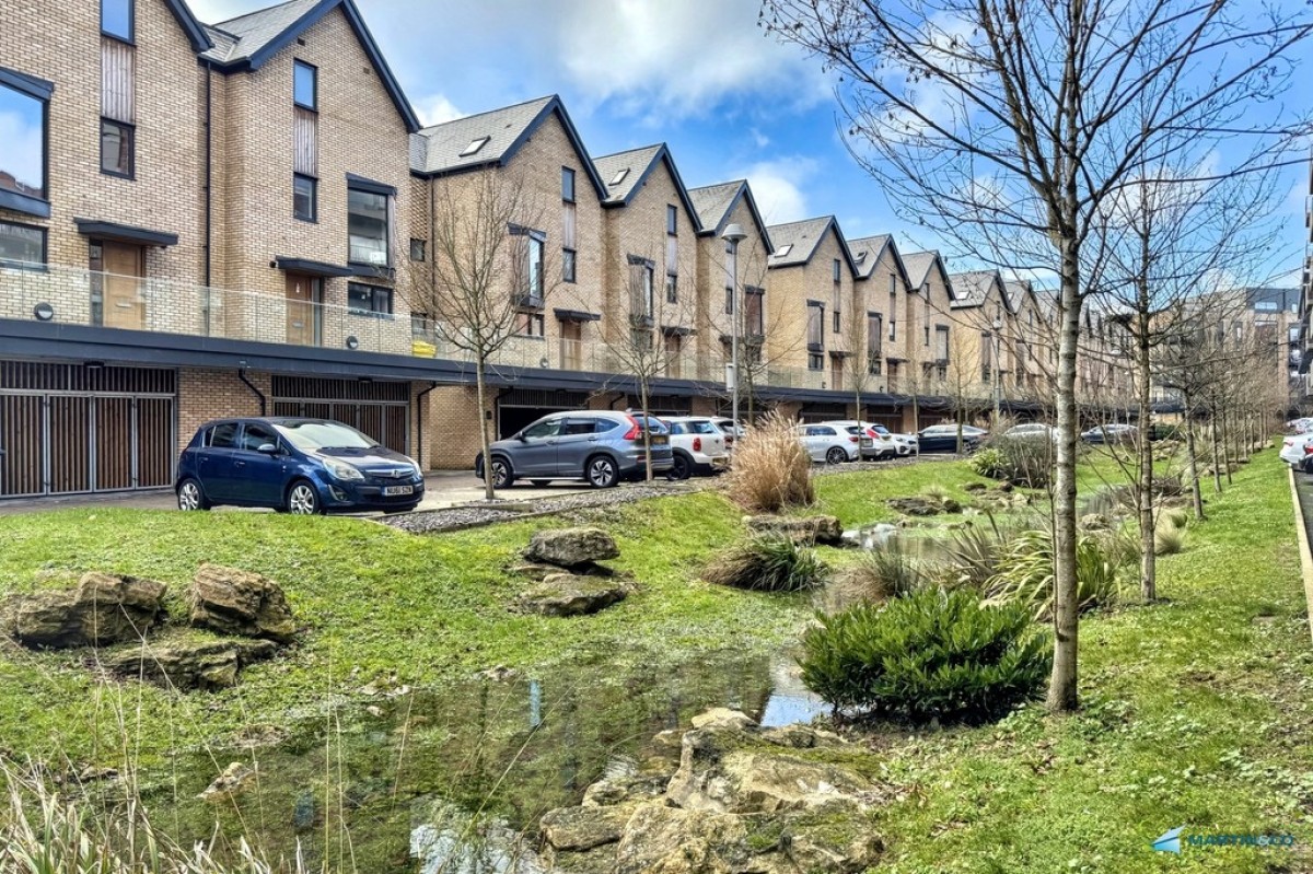 Betsom Place, 3 Leacon Road