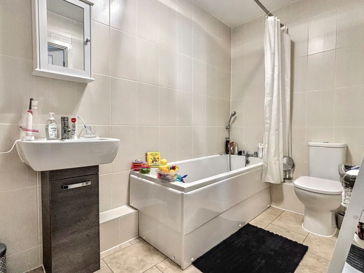 2 bedroom Flat for Letting Sir John Fogge Avenue, Repton Park, Ashford