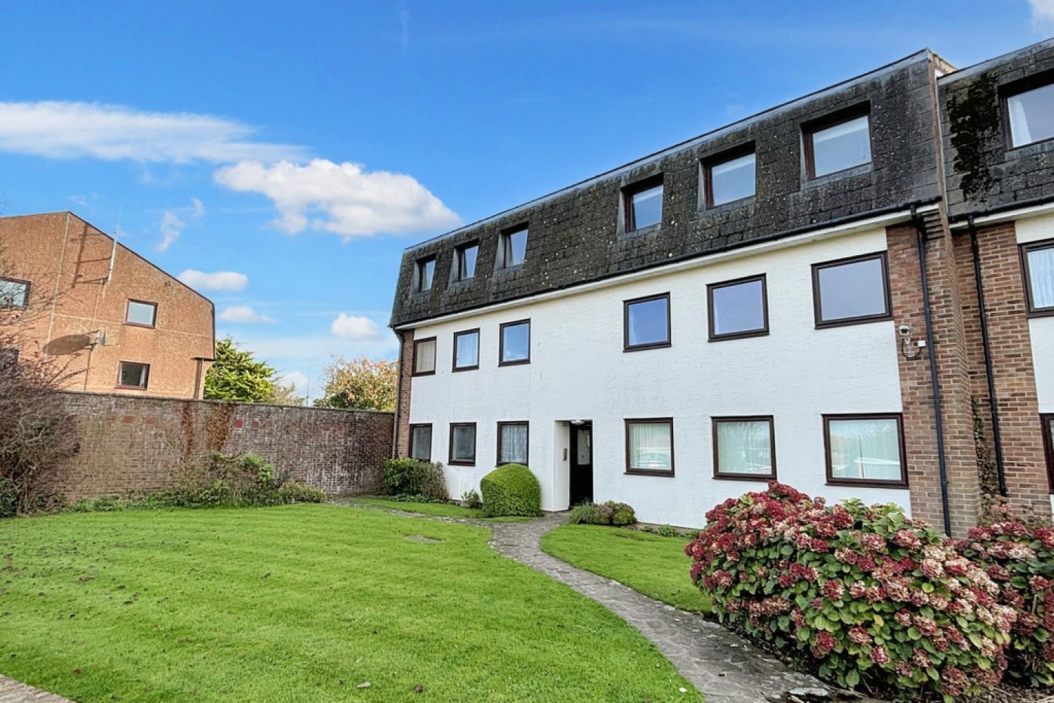 2 bedroom Flat for Letting Dunlin Court, St Marys Bay