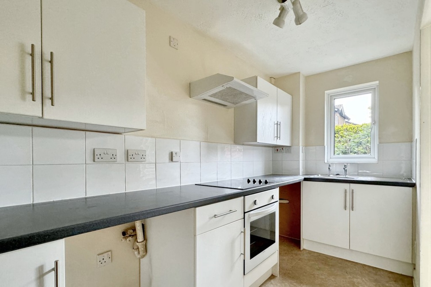 1 bedroom House for Letting Springwood Drive, Ashford