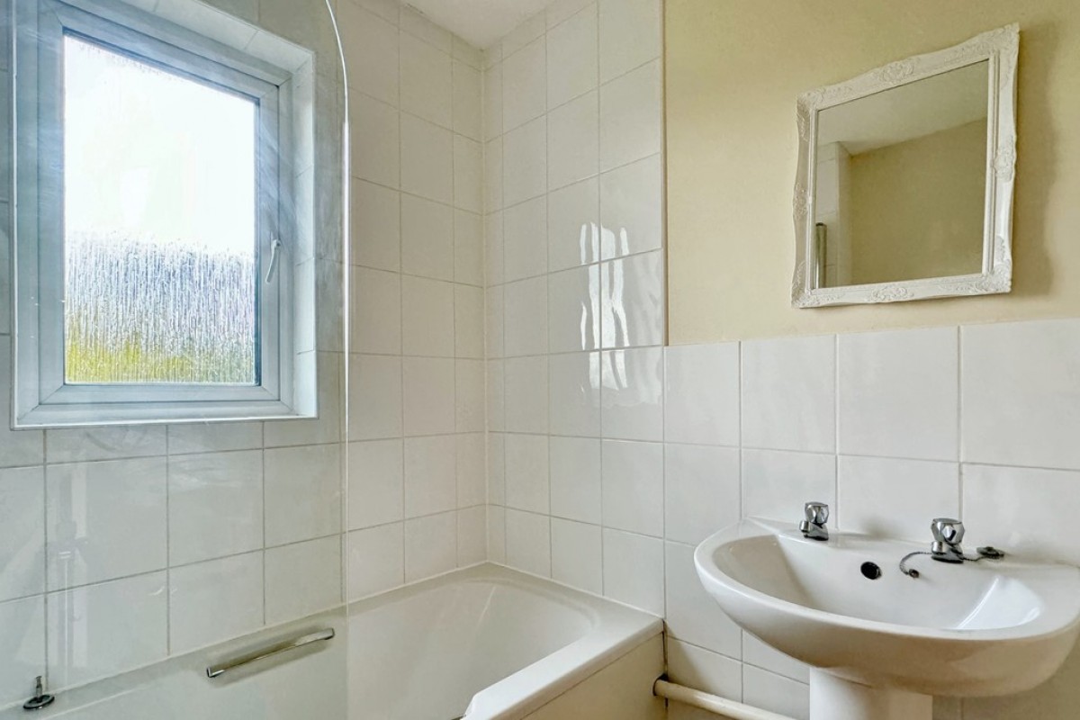 Springwood Drive, Ashford