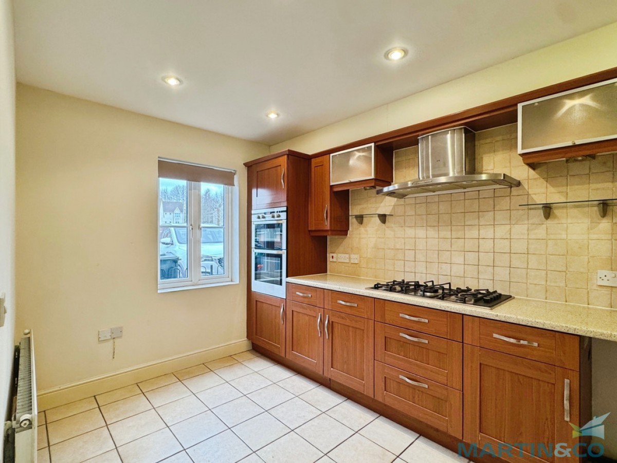 Hurst Road, Kennington, Ashford