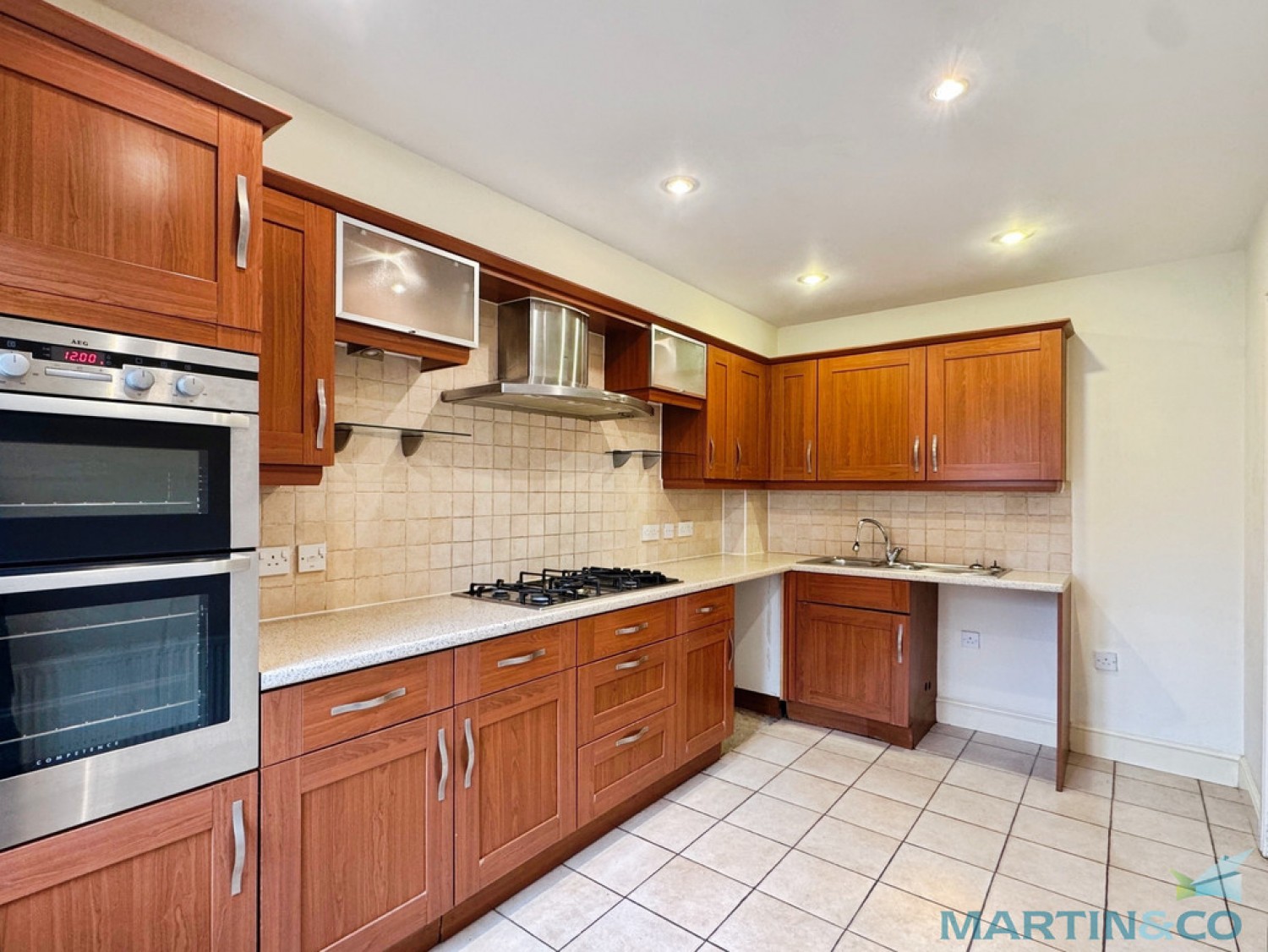 3 bedroom House for Letting Hurst Road, Kennington, Ashford