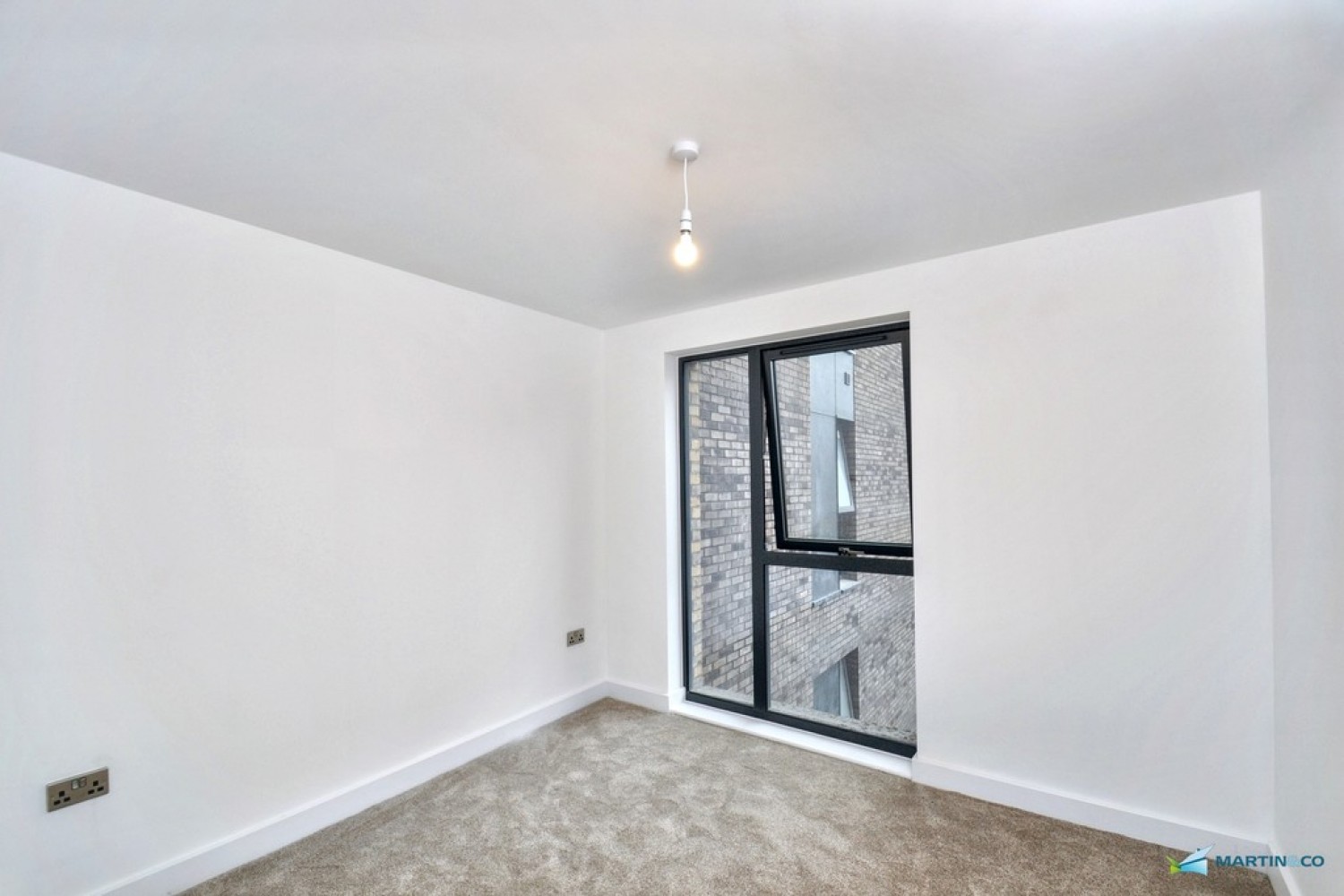 2 bedroom Flat in Victoria Point, George Street, Ashford