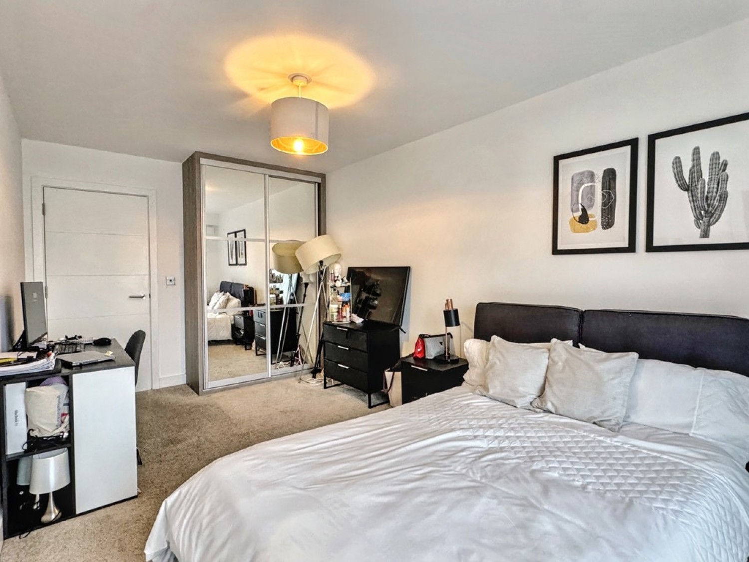 2 bedroom Flat in Victoria Road, Ashford