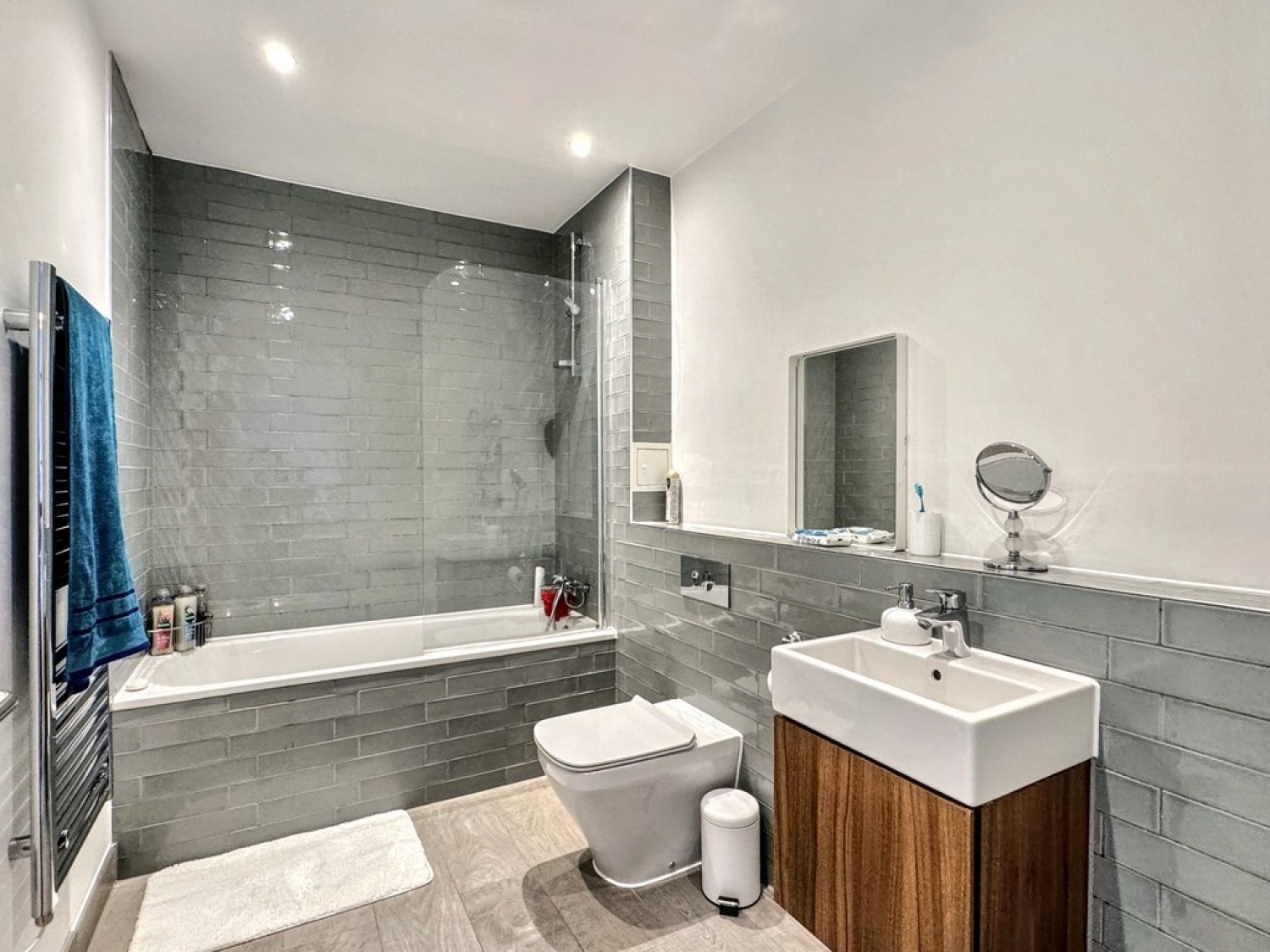 2 bedroom Flat in Victoria Road, Ashford