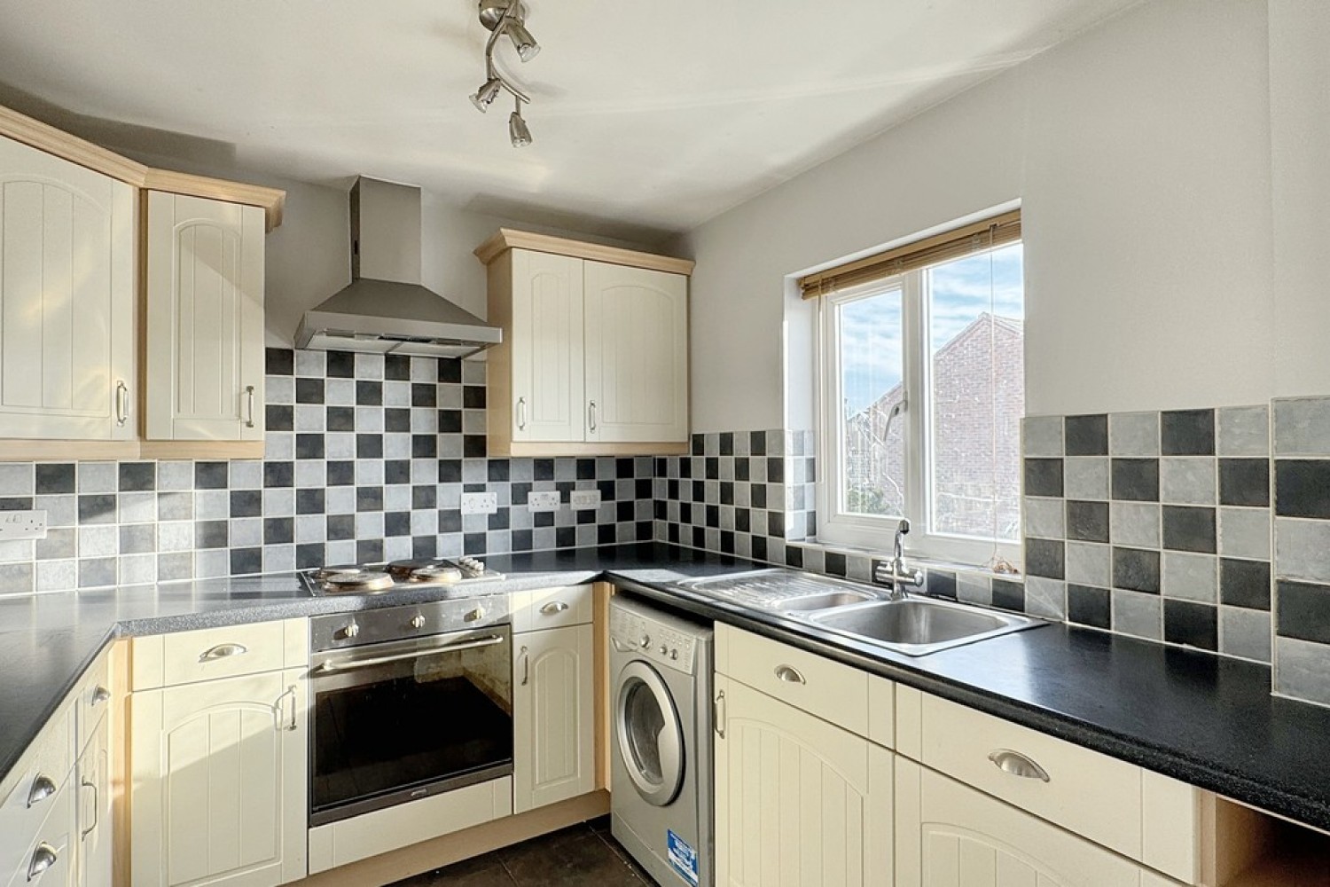 1 bedroom Flat for Letting Holt Close, Singleton Hill, Ashford