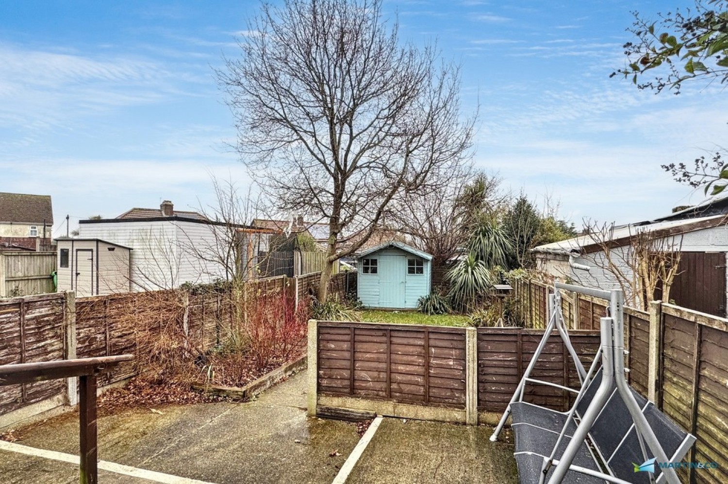 Redsull Avenue, Deal