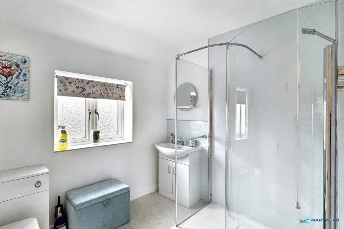 Redsull Avenue, Deal