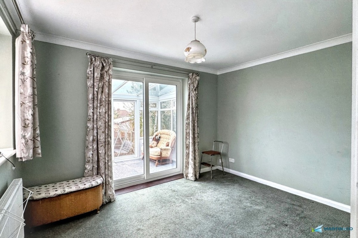 Redsull Avenue, Deal