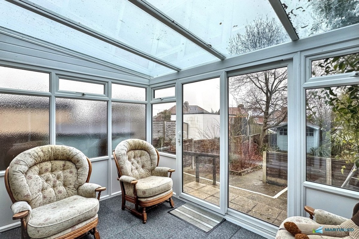 Redsull Avenue, Deal