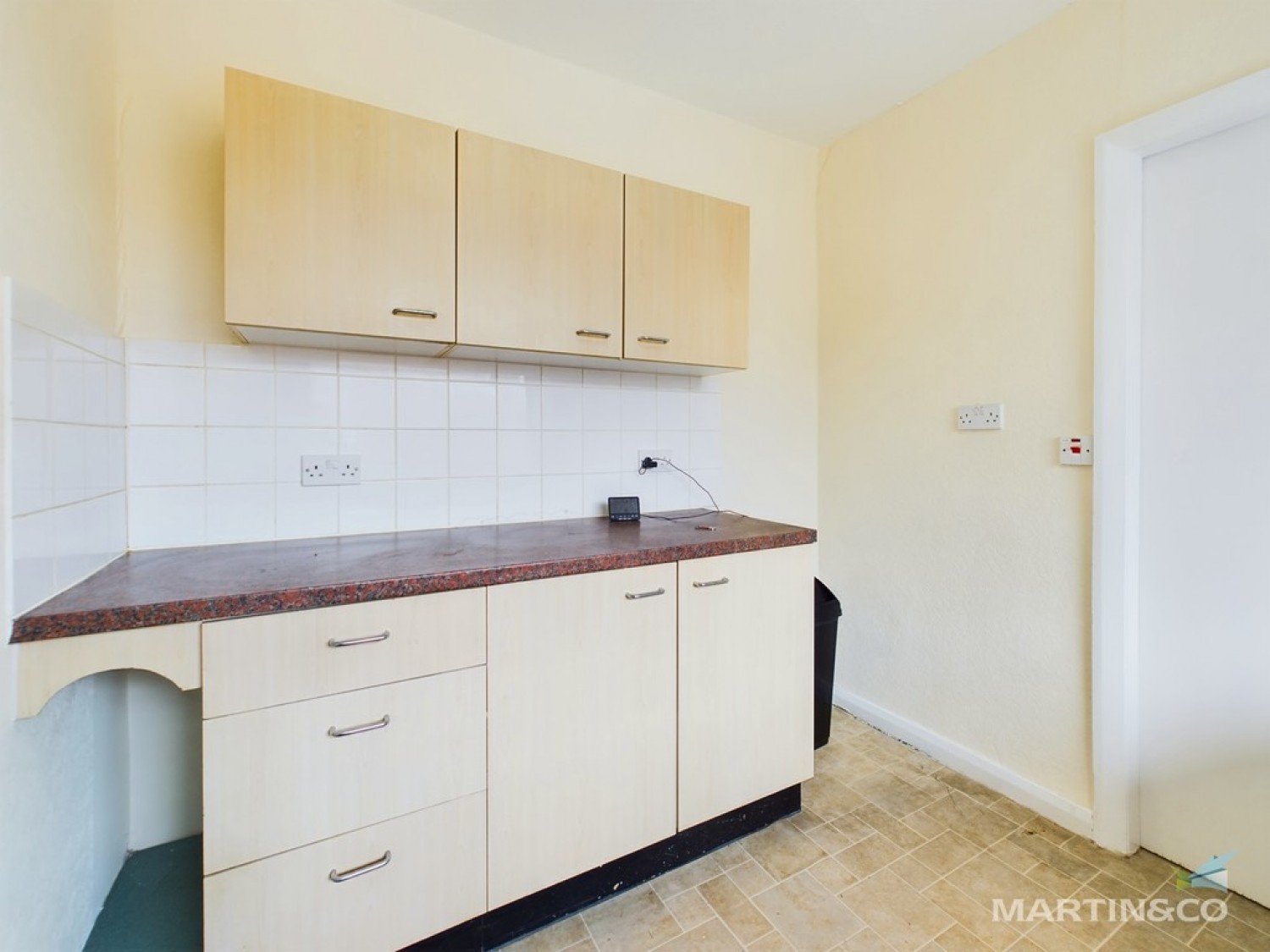 3 bedroom Flat in Allport Road, Bromborough