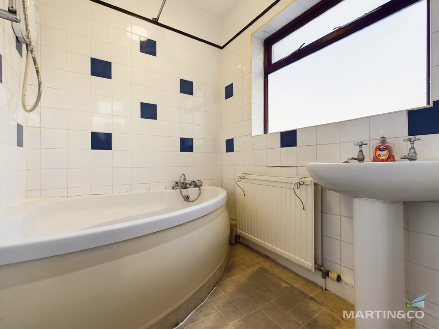 3 bedroom Flat in Allport Road, Bromborough