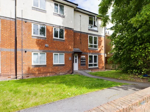 Flat 17 Lawrence Court , 15 Highfield South