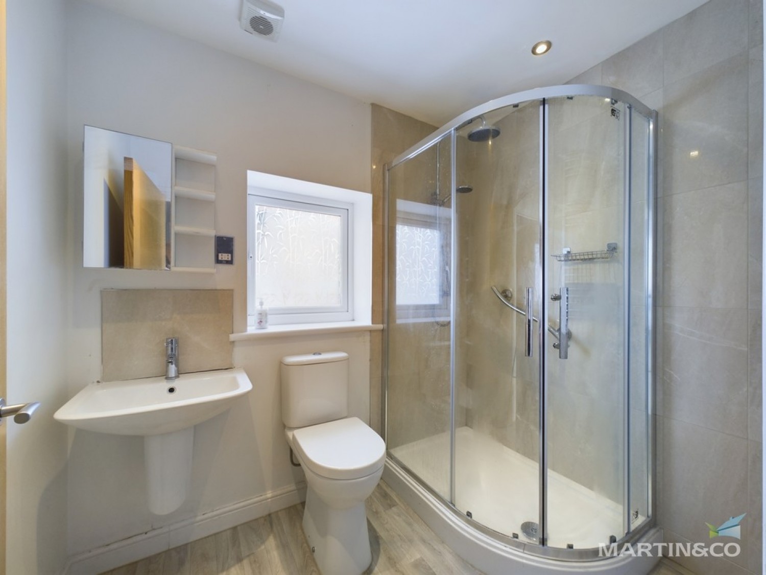 2 bedroom Flat for Letting The Elms, Bebington