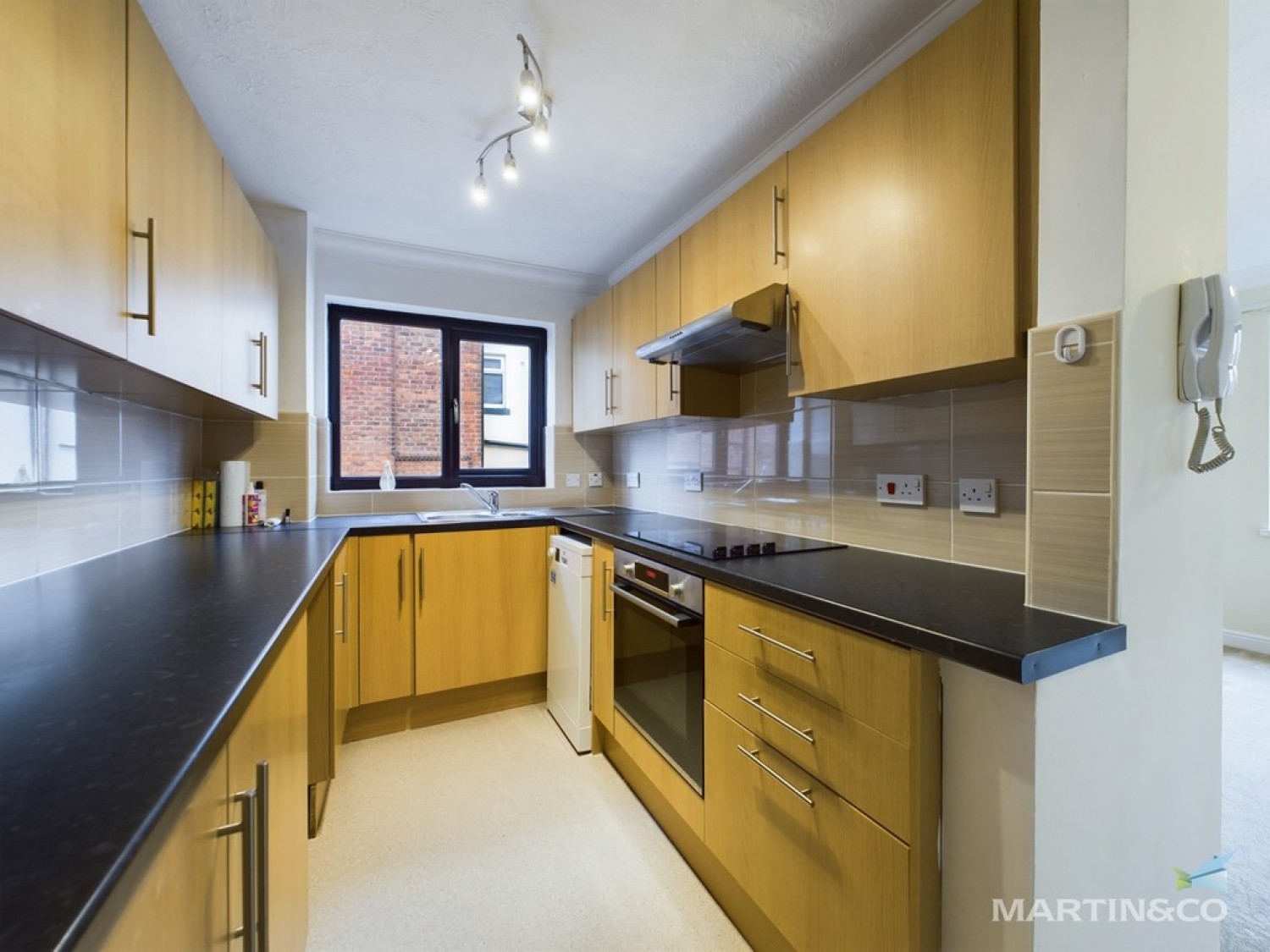 2 bedroom Flat for Letting Croft Avenue East, Bromborough