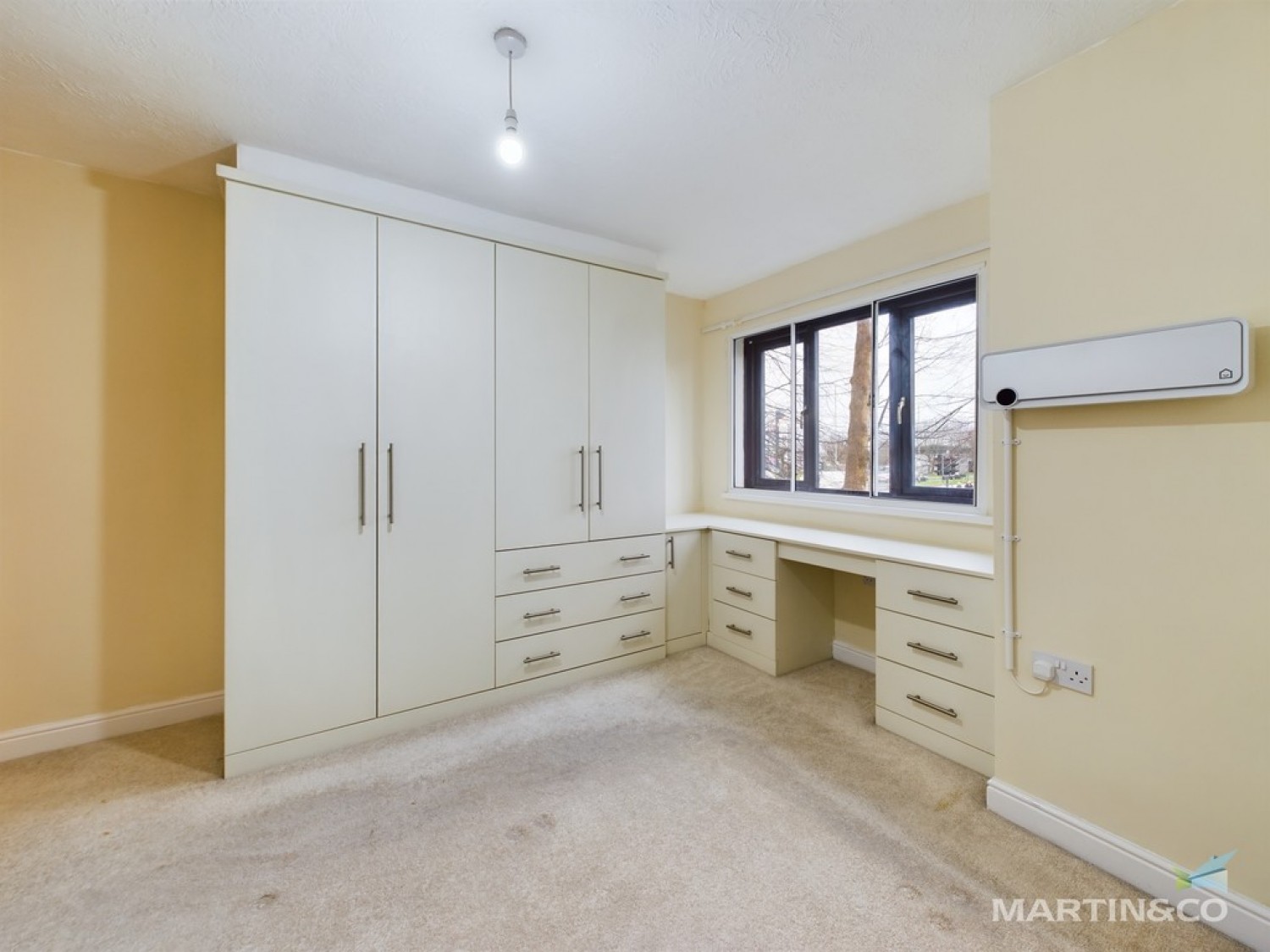 2 bedroom Flat for Letting Croft Avenue East, Bromborough