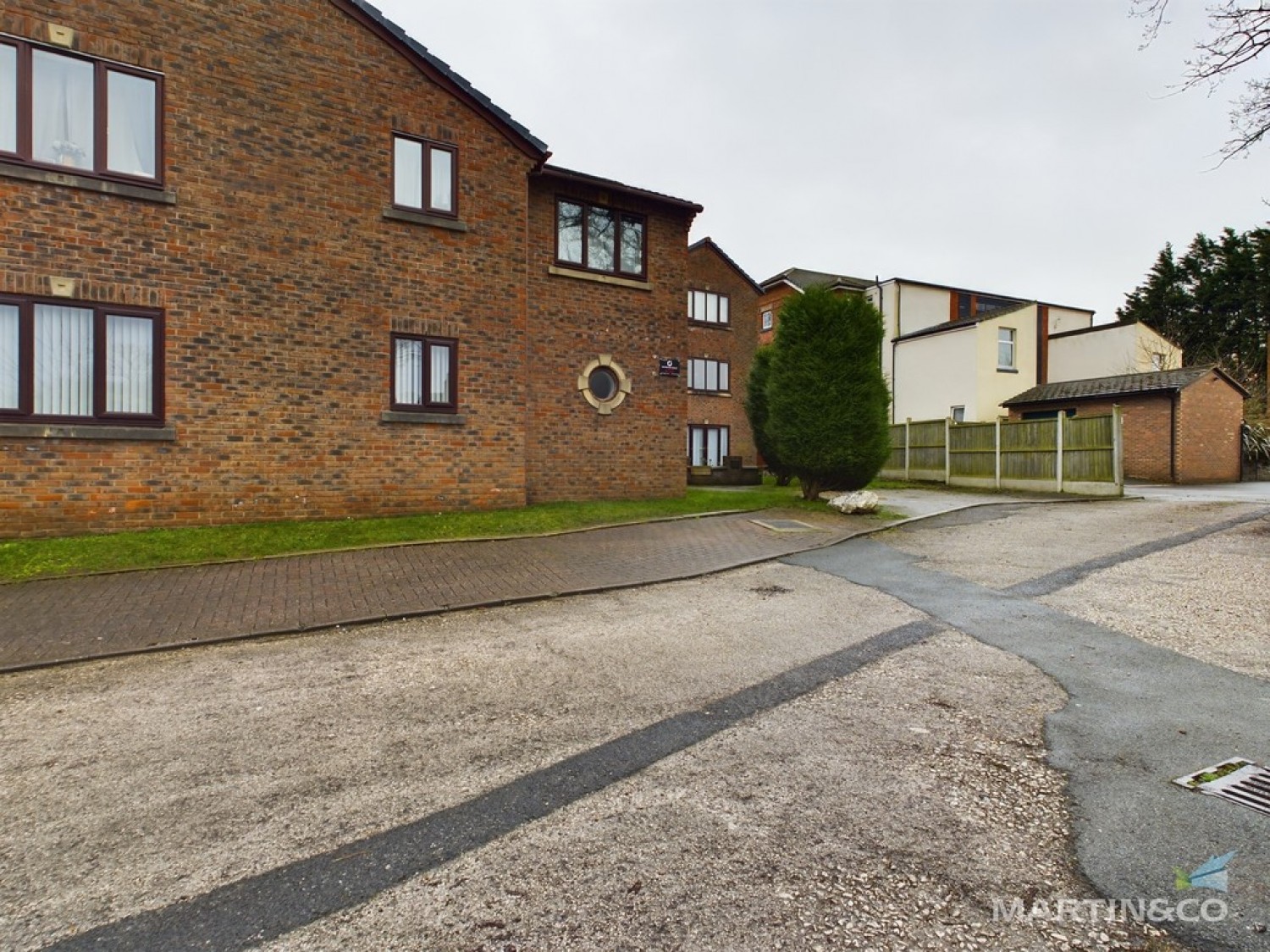 2 bedroom Flat for Letting Croft Avenue East, Bromborough