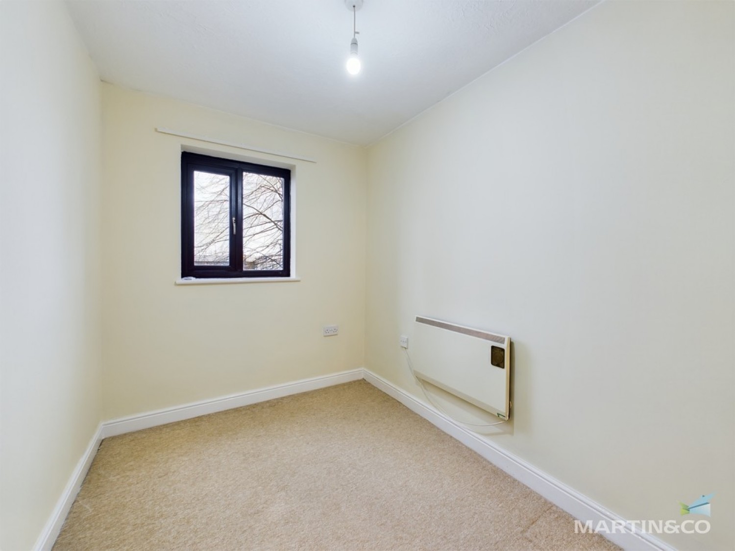 2 bedroom Flat for Letting Croft Avenue East, Bromborough