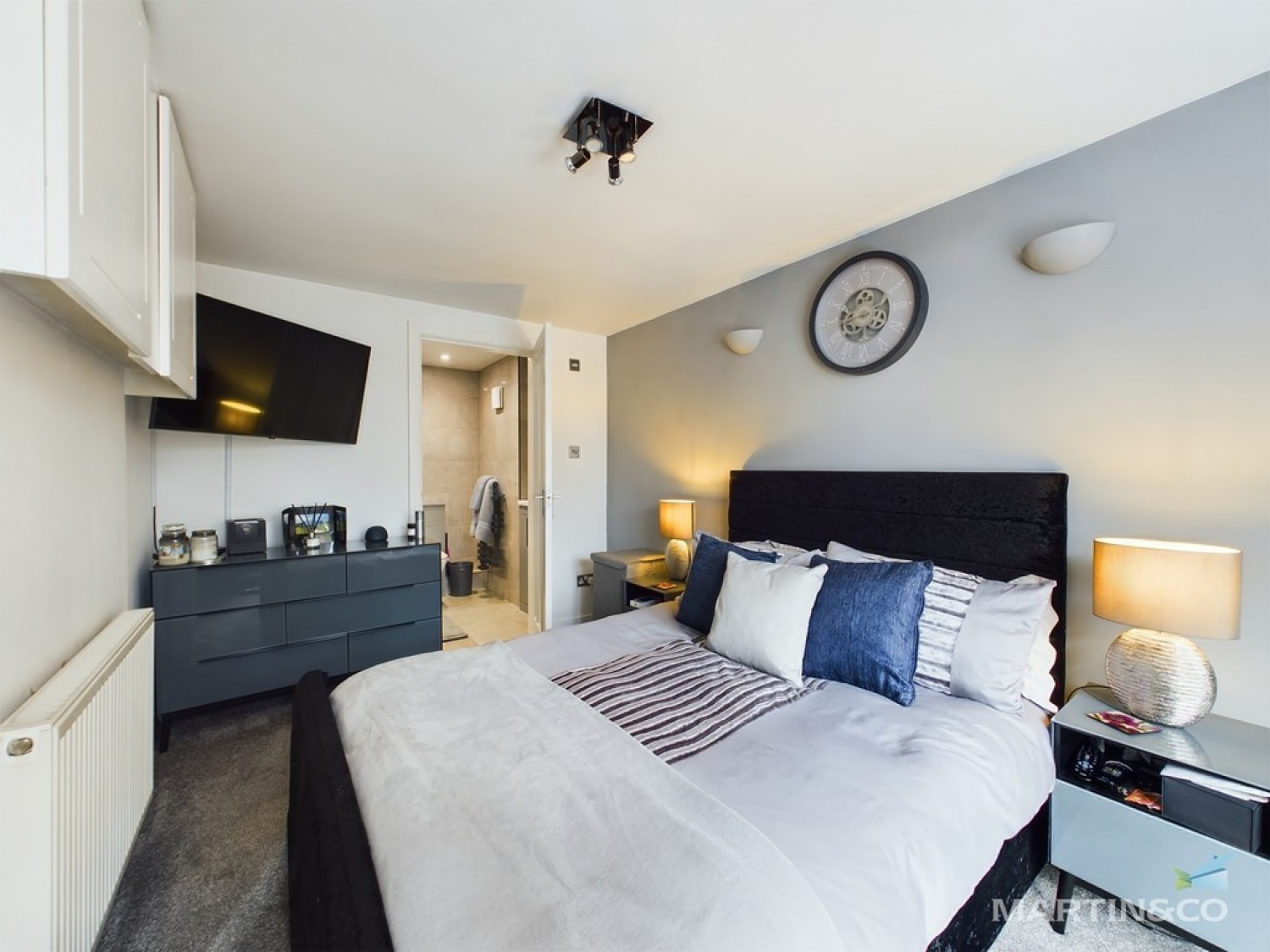 Sealy Close , Spital