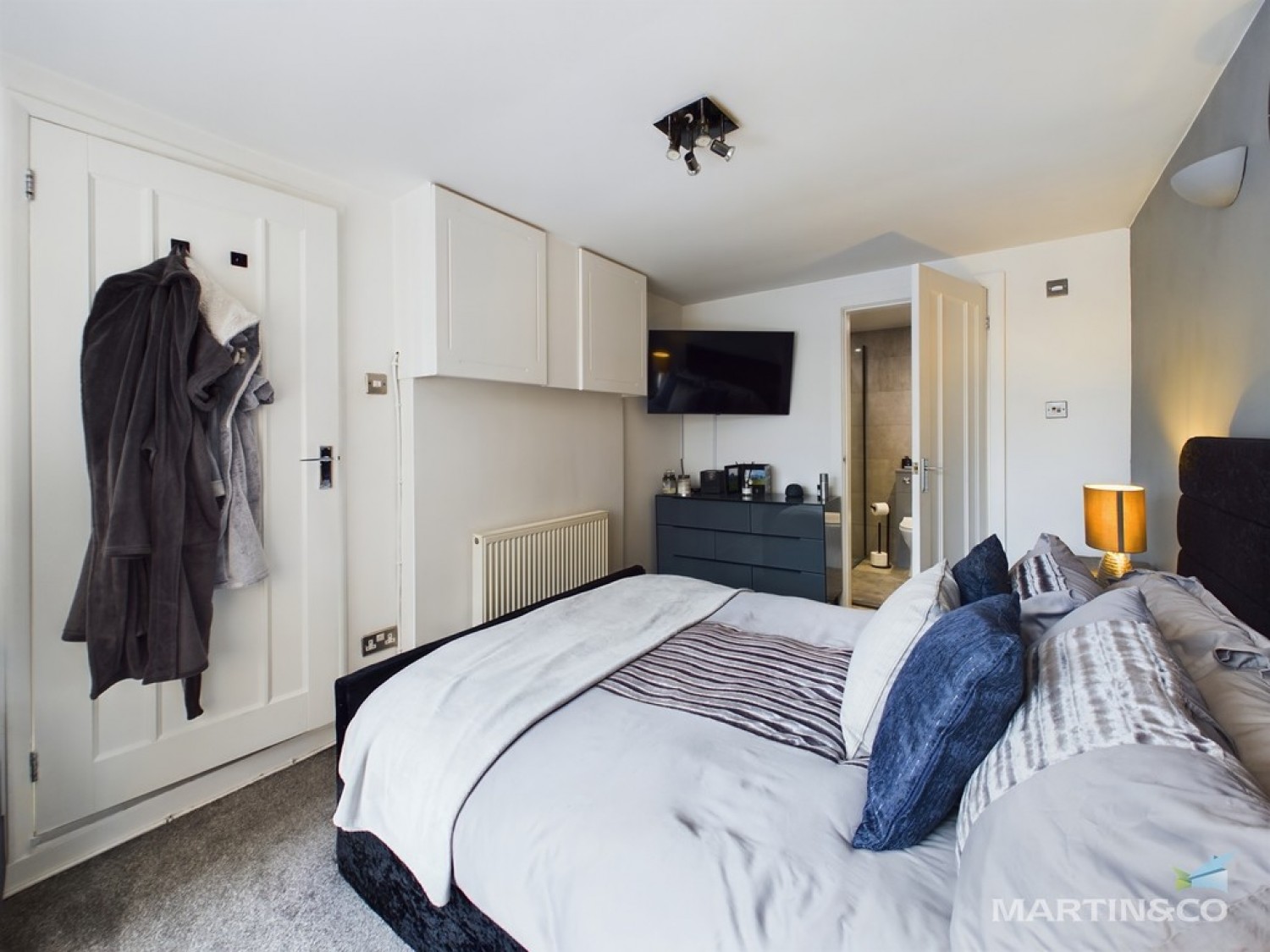 Sealy Close , Spital