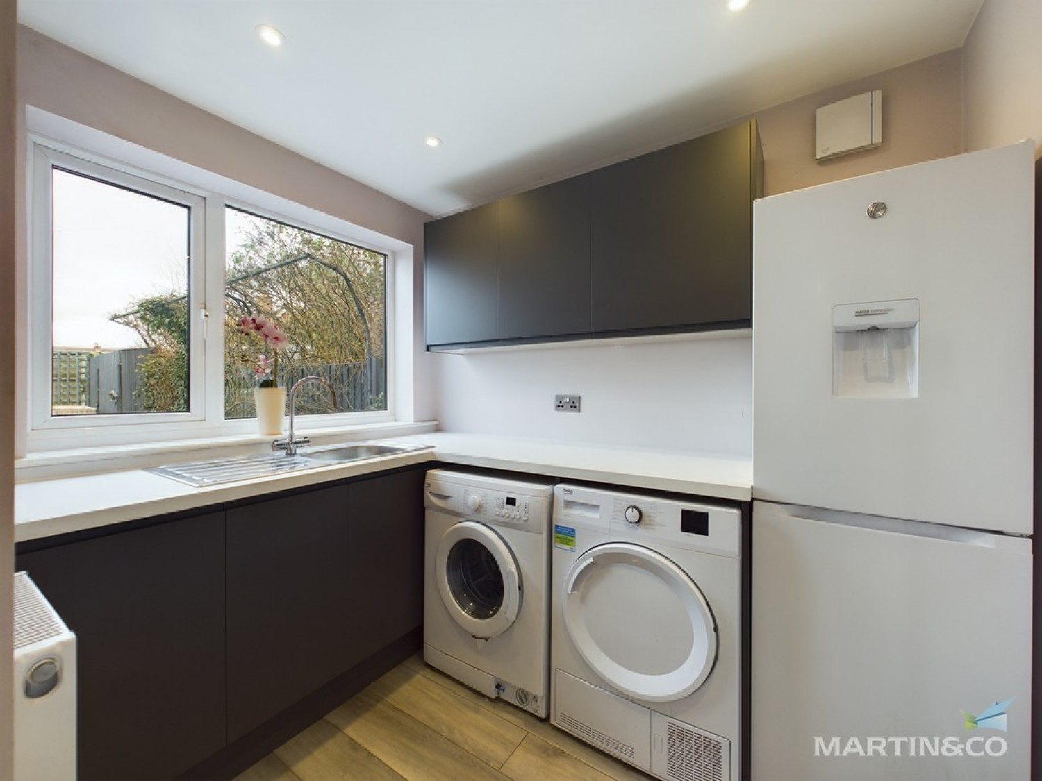 Sealy Close , Spital